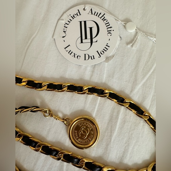 $1️⃣8️⃣0️⃣0️⃣ Chanel belt - Picture 6 of 12